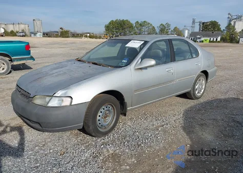 1999 Nissan Altima Gle/Gxe/Se/Se-L/Xe z USA, uszkodzony, nr VIN 1N4DL01D6XC242283